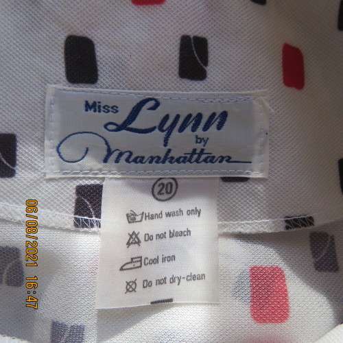 Stunning 80`s vintage dress.White with black/red pattern.Collar border.By LYNN by MANHATTAN.Size 44
