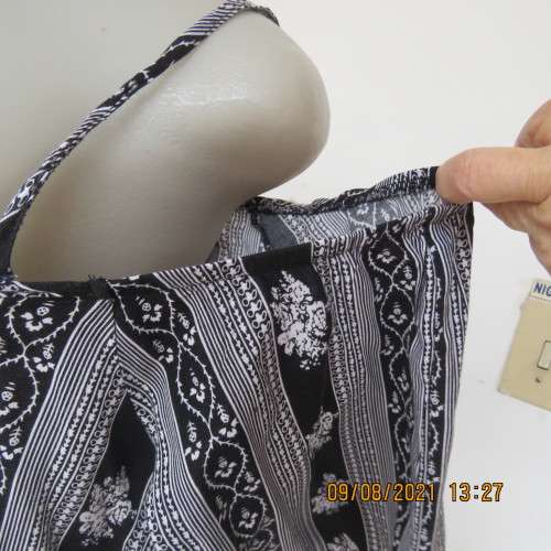 Pretty cool monochrome patterned vertical striped top with naked shoulders.By 40/16 by HEY BETTY.