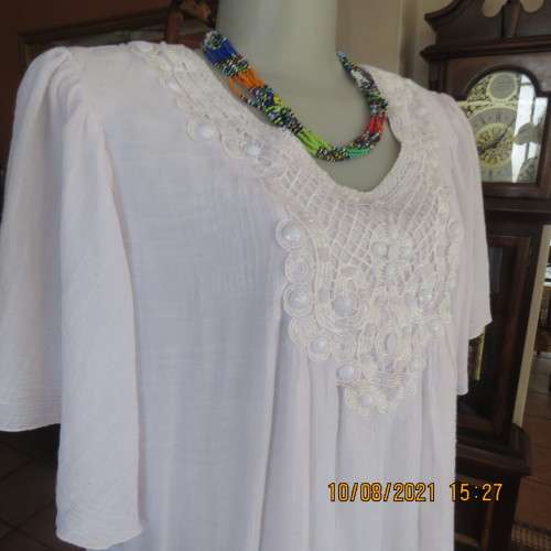 Lovely easy to wear white loose hanging lined embellished  top with bell sleeves size 46/22.As new