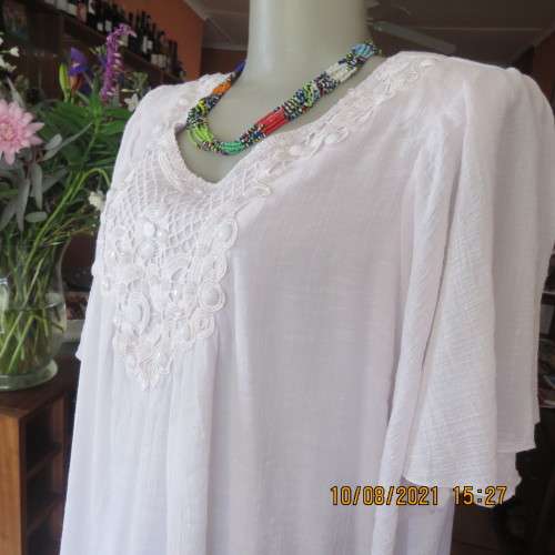 Lovely easy to wear white loose hanging lined embellished  top with bell sleeves size 46/22.As new