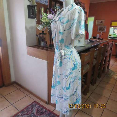Ageless princess style short sleeve vintage dress by DELSWA size 42/18.White with turquoise flowers.