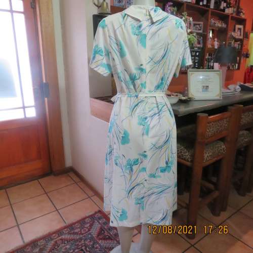 Ageless princess style short sleeve vintage dress by DELSWA size 42/18.White with turquoise flowers.