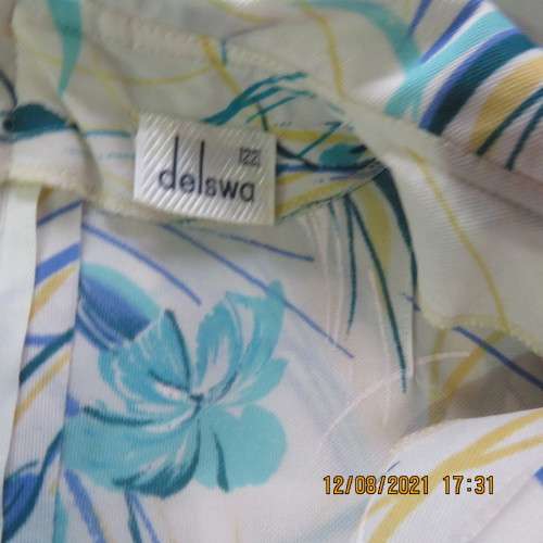 Ageless princess style short sleeve vintage dress by DELSWA size 42/18.White with turquoise flowers.