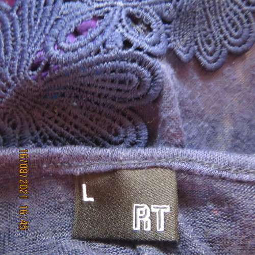 Pretty navy extra wide cropped strappy top size 38/14 by RT. Stunning cotton lace seam decoration.