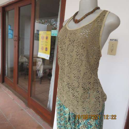 BILLABONG tank style top with mesh look in polyester stretch.Size 38/14. Pale army green.