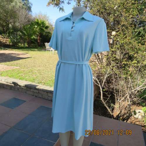 Seafoam green 80`s vintage shift dress with broken white textured lines size 42/18 by PRINCESS.