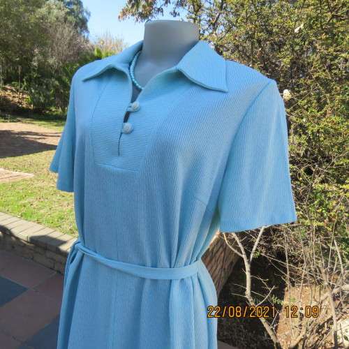 Seafoam green 80`s vintage shift dress with broken white textured lines size 42/18 by PRINCESS.