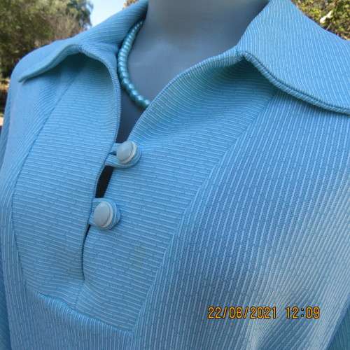 Seafoam green 80`s vintage shift dress with broken white textured lines size 42/18 by PRINCESS.