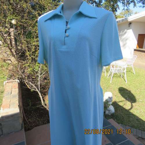 Seafoam green 80`s vintage shift dress with broken white textured lines size 42/18 by PRINCESS.