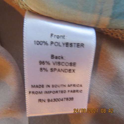 Amazing slip over top with silky polyester tastefully printed front. Stretch viscose back.Size 44/46