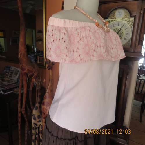 Amazing off shoulder pale peach top with wide embroidered frill.Size 32/8 by OR. As new,