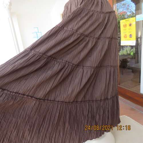 Comfy,easy to wear choc brown tiered skirt in creased polyester Elasticated waistband.Size 40/42