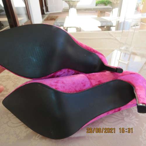 Pair magenta pink velvet pumps with stiletto heels byTHE FIX size 7.Used few hours at wedding!As new