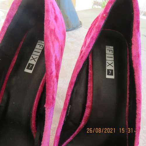 Pair magenta pink velvet pumps with stiletto heels byTHE FIX size 7.Used few hours at wedding!As new