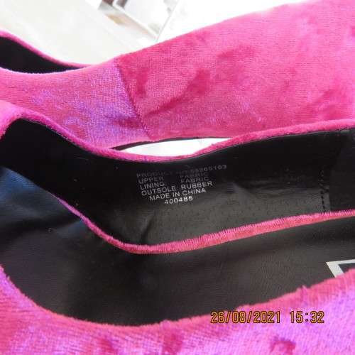 Pair magenta pink velvet pumps with stiletto heels byTHE FIX size 7.Used few hours at wedding!As new