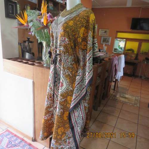 Easy to wear bo-ho patterned kaftan in 100% rayon. Size 38 to 42. Tiestring in waist. New condition.