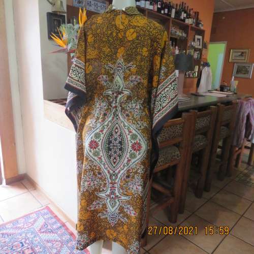Easy to wear bo-ho patterned kaftan in 100% rayon. Size 38 to 42. Tiestring in waist. New condition.