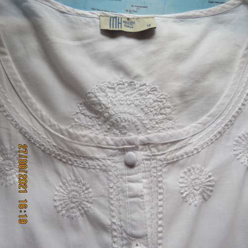 Amazing white embroidered  button down top in 100% cotton.By MERIEN HALL size 42/18.As new.