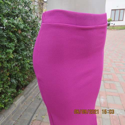 Smart magenta pink bodycon midi skirt. Elasticated waistband. Size 34/10 by IMAGE in new condition