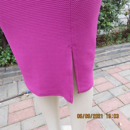 Smart magenta pink bodycon midi skirt. Elasticated waistband. Size 34/10 by IMAGE in new condition