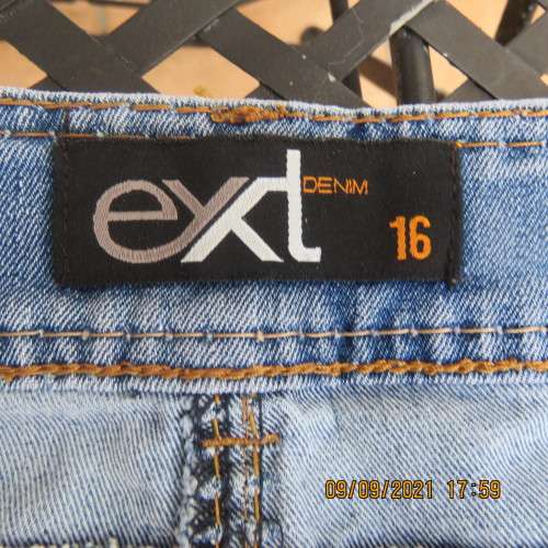 Denim jean shorts by EXT DENIM size 40/16 with pockets front and back. In polycotton stretch fabric.