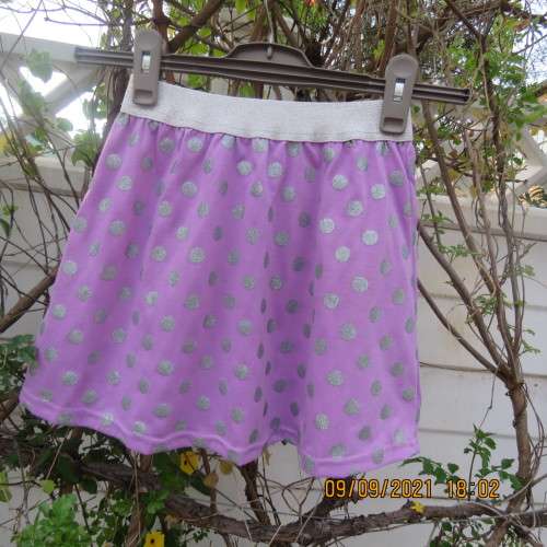 Cute little lilac skirt with wide silver elasticated waistband. By LOLLIPOP for girls 6-7 years old.