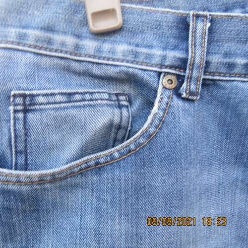 Men`s RE straight legged jeans size 38. Inside leg 84 cm. Durable polycotton denim fabric. Good cond