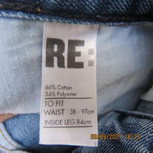 Men`s RE straight legged jeans size 38. Inside leg 84 cm. Durable polycotton denim fabric. Good cond