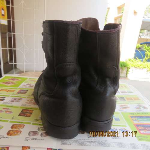 Pair SADF brown genuine leather army boots size 10 by BAGSHAW issued 1993.Army size 285.Good cond.