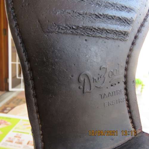 Pair SADF brown genuine leather army boots size 10 by BAGSHAW issued 1993.Army size 285.Good cond.