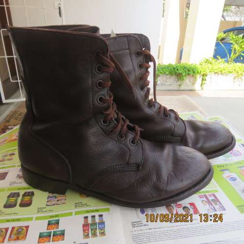 Pair SADF brown genuine leather army boots size 10 issued 2005 by DWS. Army size 285.Good condition.