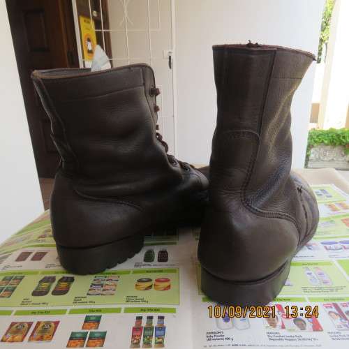 Pair SADF brown genuine leather army boots size 10 issued 2005 by DWS. Army size 285.Good condition.
