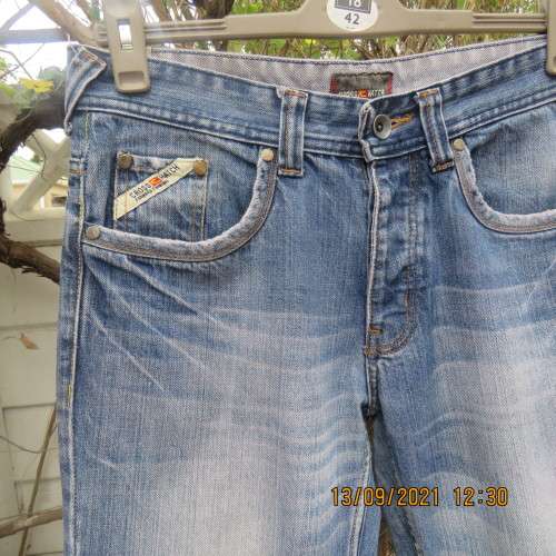 Men`s prestige CROSSHATCH distressed jeans in heavy durable cotton. In size 34. Used but stunning.