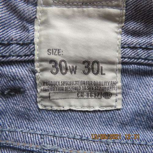 Men`s prestige CROSSHATCH distressed jeans in heavy durable cotton. In size 34. Used but stunning.