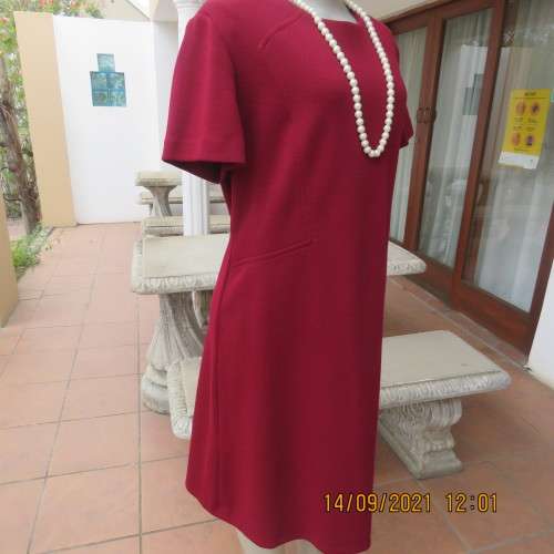 High class maroon vintage TAVETTA dress. From late 70`s in pure new wool. Size 42-44. Very good cond