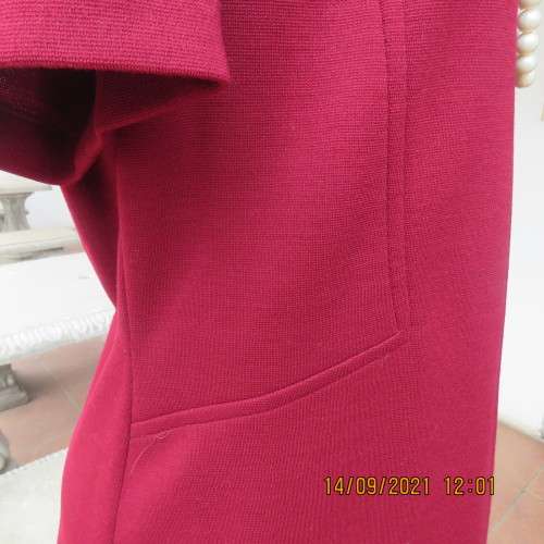 High class maroon vintage TAVETTA dress. From late 70`s in pure new wool. Size 42-44. Very good cond