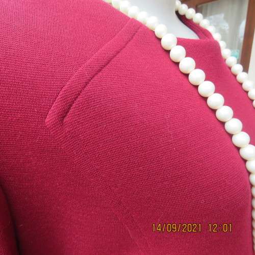 High class maroon vintage TAVETTA dress. From late 70`s in pure new wool. Size 42-44. Very good cond