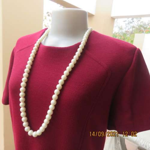 High class maroon vintage TAVETTA dress. From late 70`s in pure new wool. Size 42-44. Very good cond