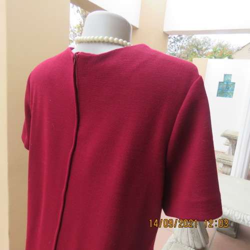 High class maroon vintage TAVETTA dress. From late 70`s in pure new wool. Size 42-44. Very good cond