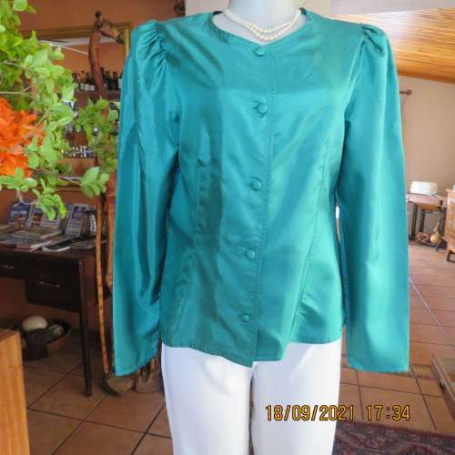 Haute Couture emerald green silk top by ADELE DALLAS ORR in size 36/12. As new.