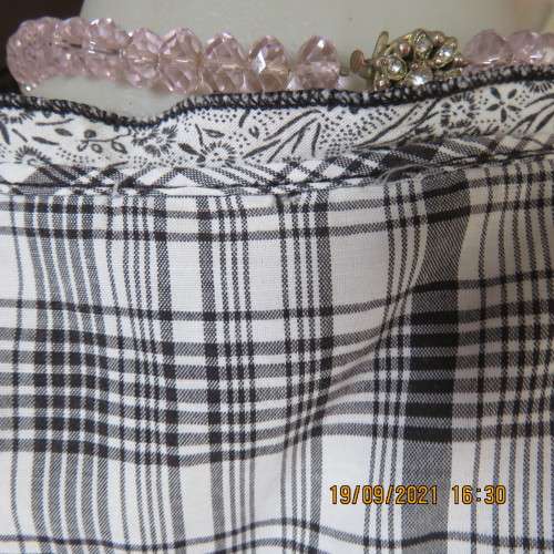 Monochrome check cool sleeveless top size 38/14. Elasticated waist. In polycotton fabric. Good cond.