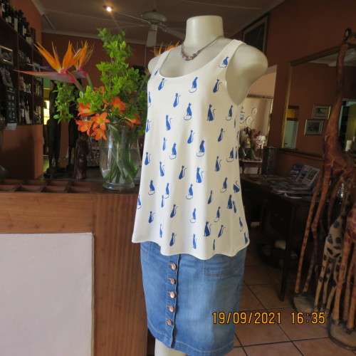 Original vintage `SHUBCHEERY` vest style sleeveless top size 32/8. Polycotton stretch fabric. As new