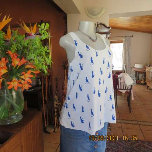 Original vintage `SHUBCHEERY` vest style sleeveless top size 32/8. Polycotton stretch fabric. As new