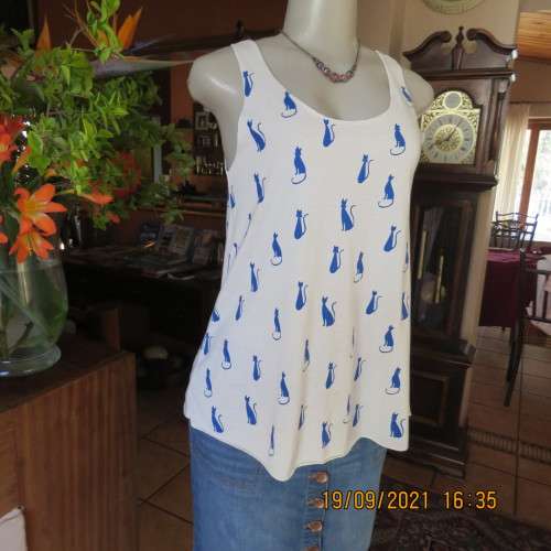 Original vintage `SHUBCHEERY` vest style sleeveless top size 32/8. Polycotton stretch fabric. As new