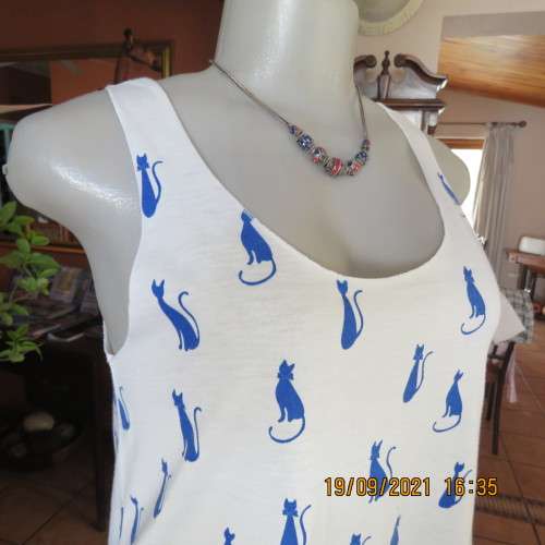 Original vintage `SHUBCHEERY` vest style sleeveless top size 32/8. Polycotton stretch fabric. As new