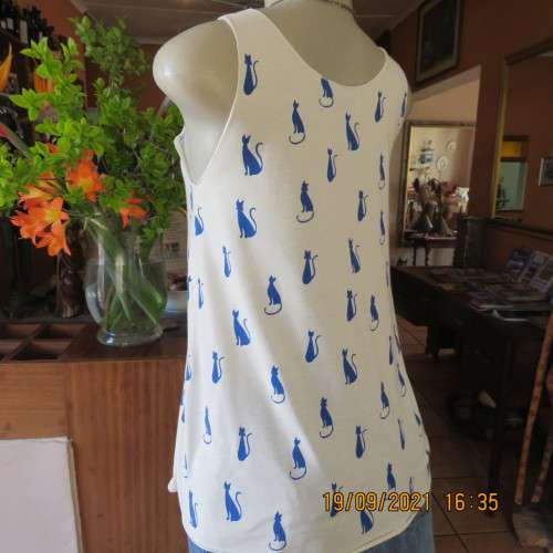 Original vintage `SHUBCHEERY` vest style sleeveless top size 32/8. Polycotton stretch fabric. As new