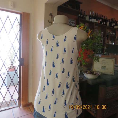 Original vintage `SHUBCHEERY` vest style sleeveless top size 32/8. Polycotton stretch fabric. As new