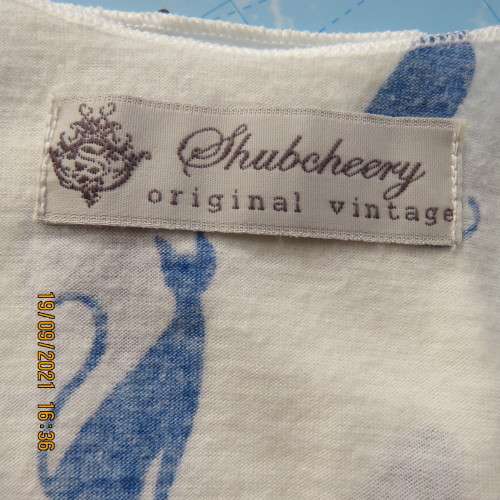 Original vintage `SHUBCHEERY` vest style sleeveless top size 32/8. Polycotton stretch fabric. As new