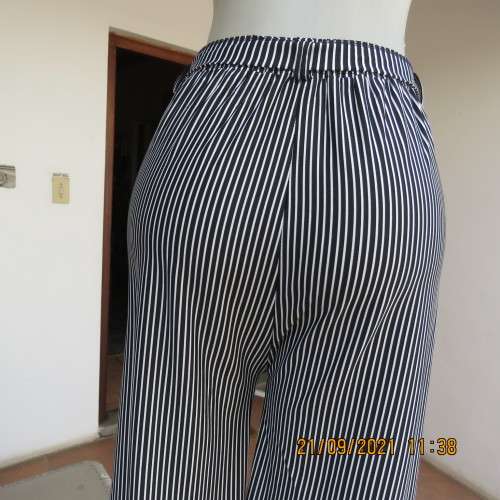 New black+white vertical striped straight legged cropped pants. Size 34/10 by THAITING from Thailand