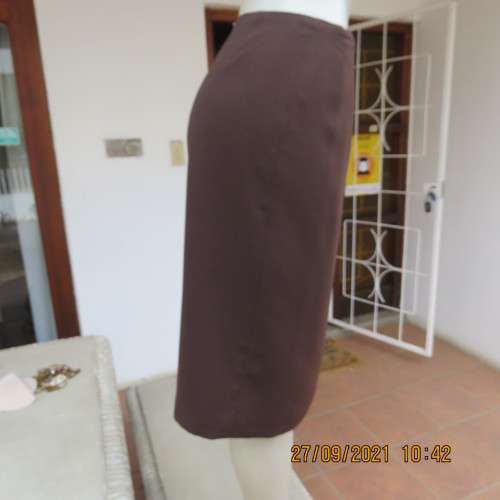Ageless ,easy to wear choc.brown fold over fully lined skirt size 34/10. In polyester crepe.As new.